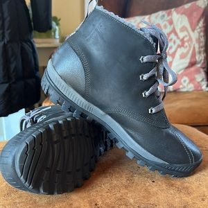 Timberland Women’s Orthotic lined black duck boots size 9.5